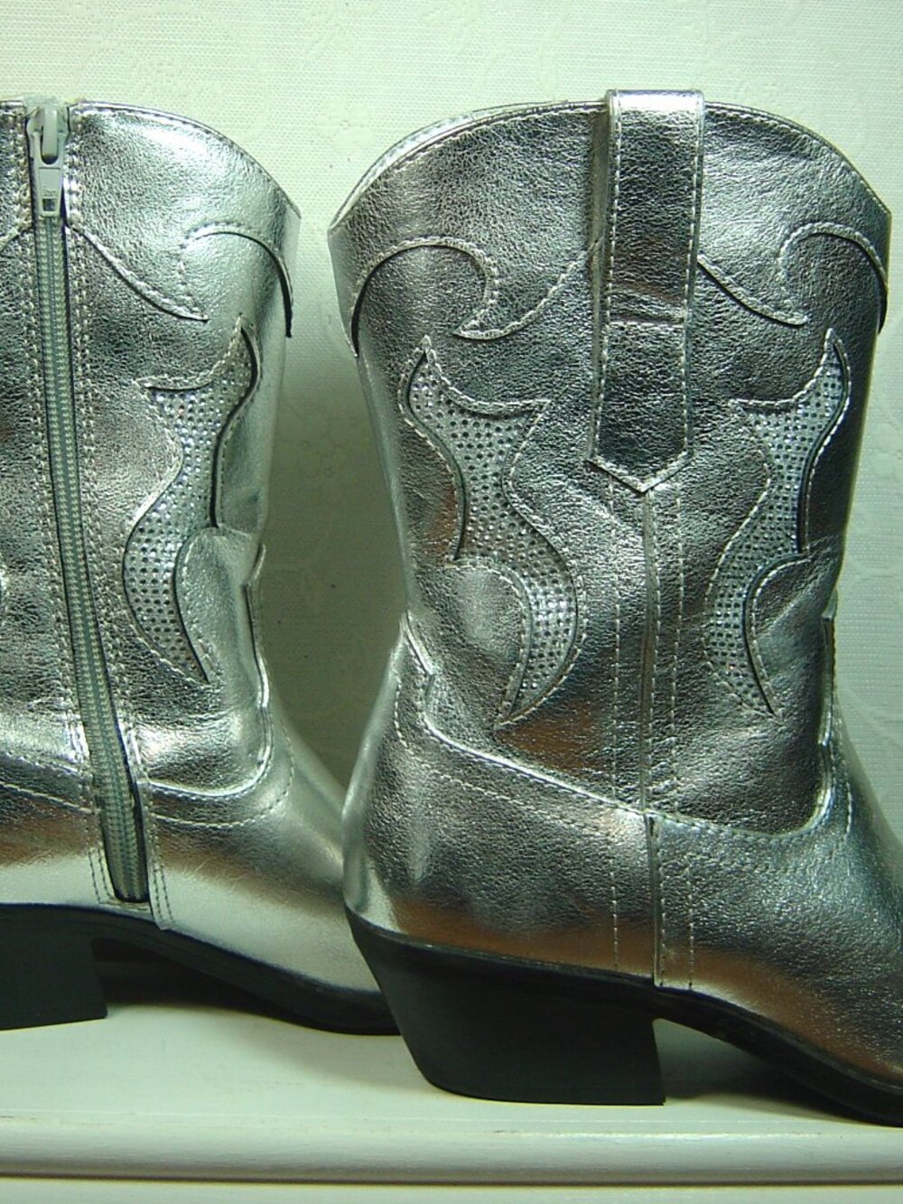 No Boundaries women's silver cowboy/western boots-size 6-side zipper